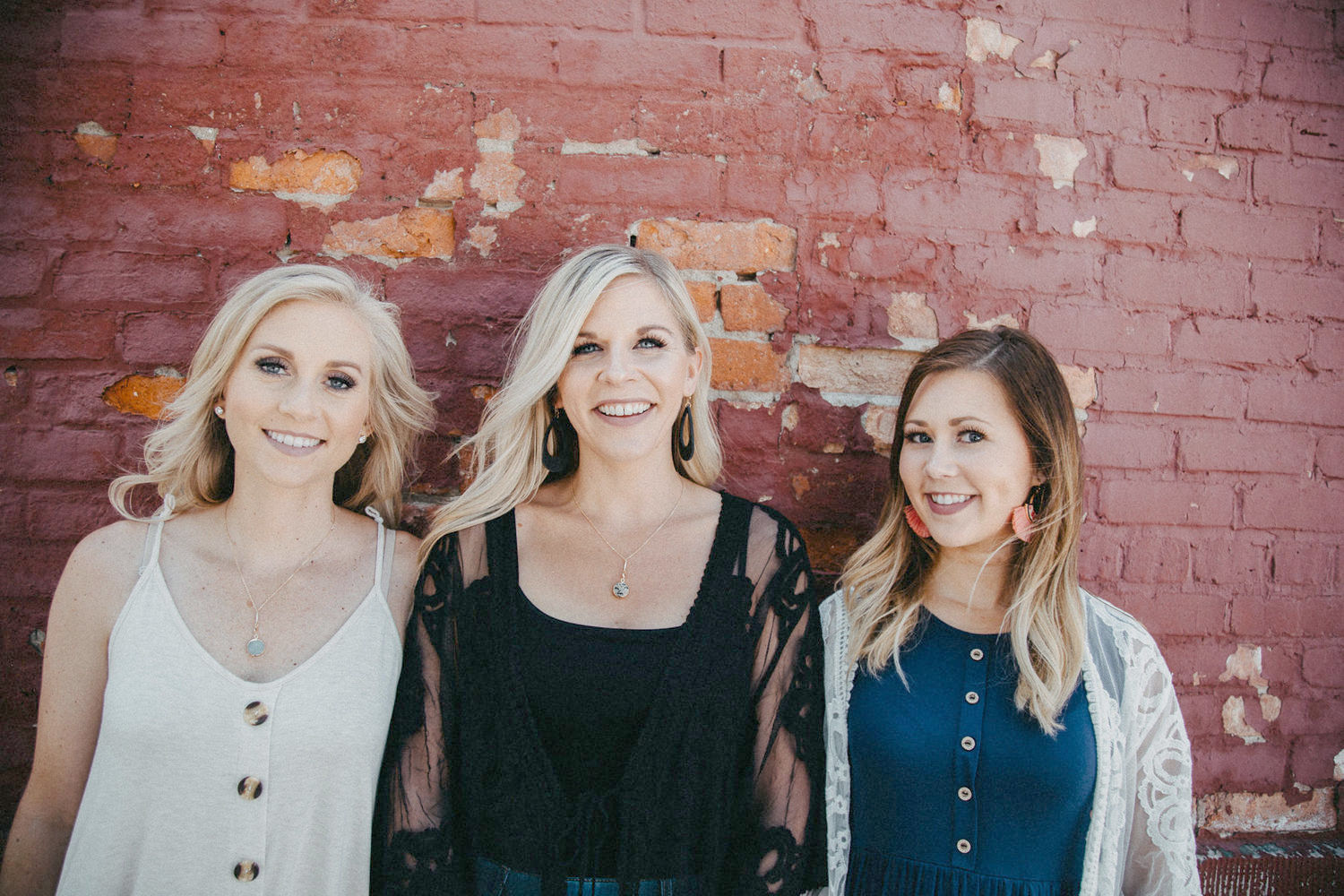 Elle & Main Boutique owners